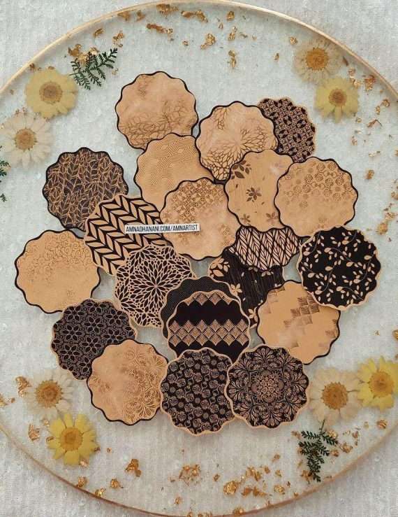 Black & Mustard Wavy Circles